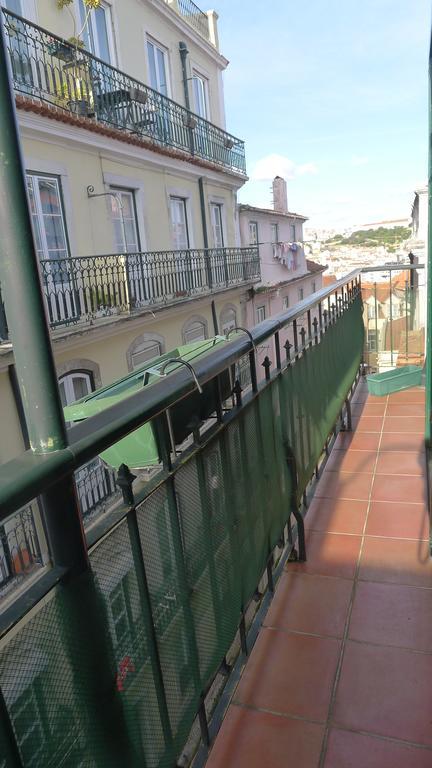 Terrace View In Chiado Apartment